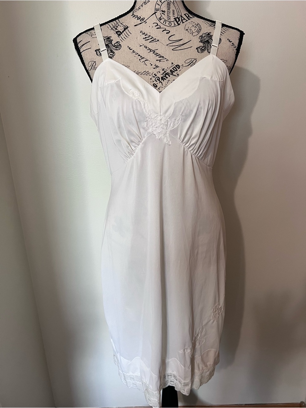 Vintage White Lace Floral Embroidered Full Slip Dress Nightgown Accent S/M